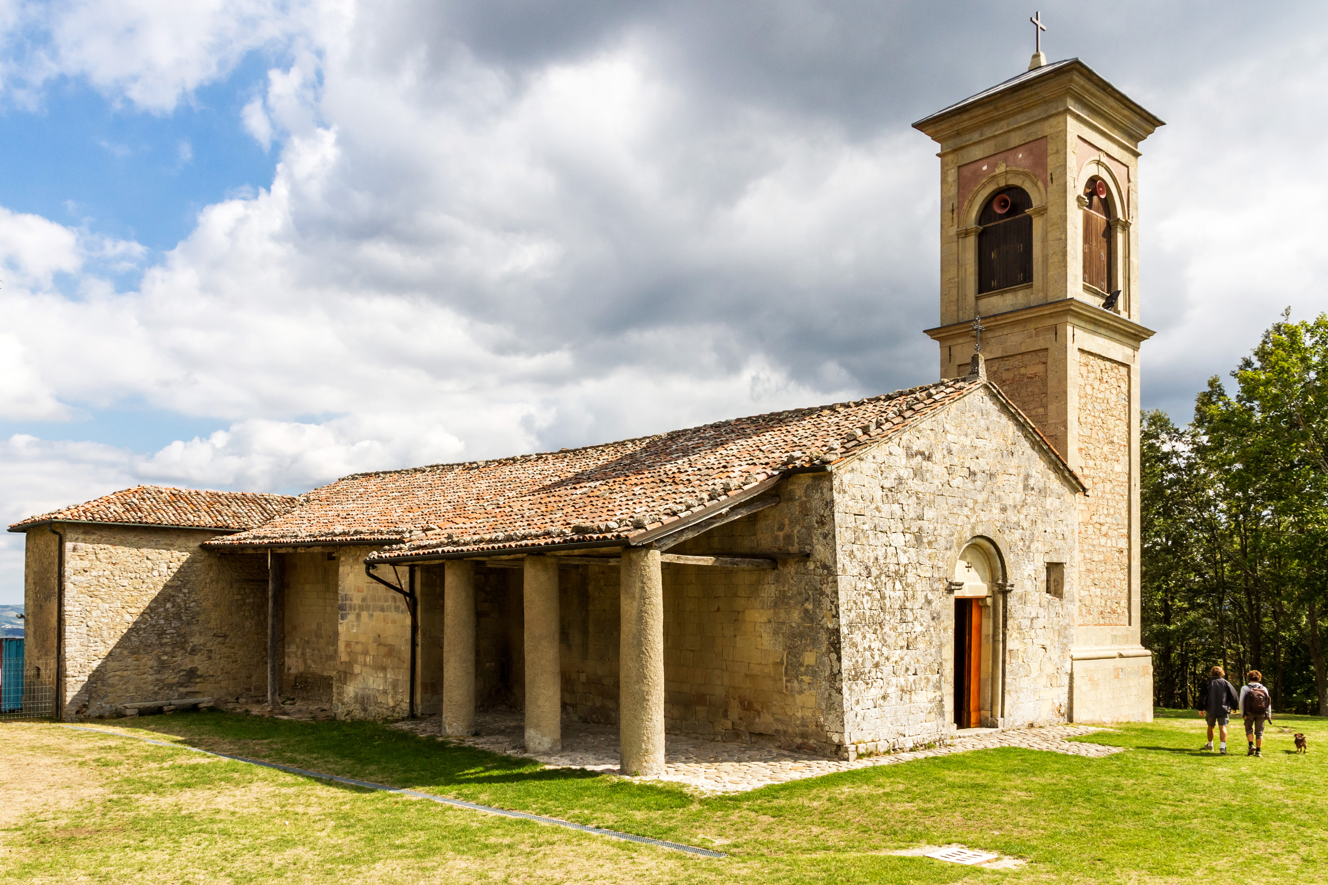 foto: https://upload.wikimedia.org/wikipedia/commons/6/61/Parco_di_Montovolo._Santuario_della_Beata_Vergine_della_Consolazione.jpg