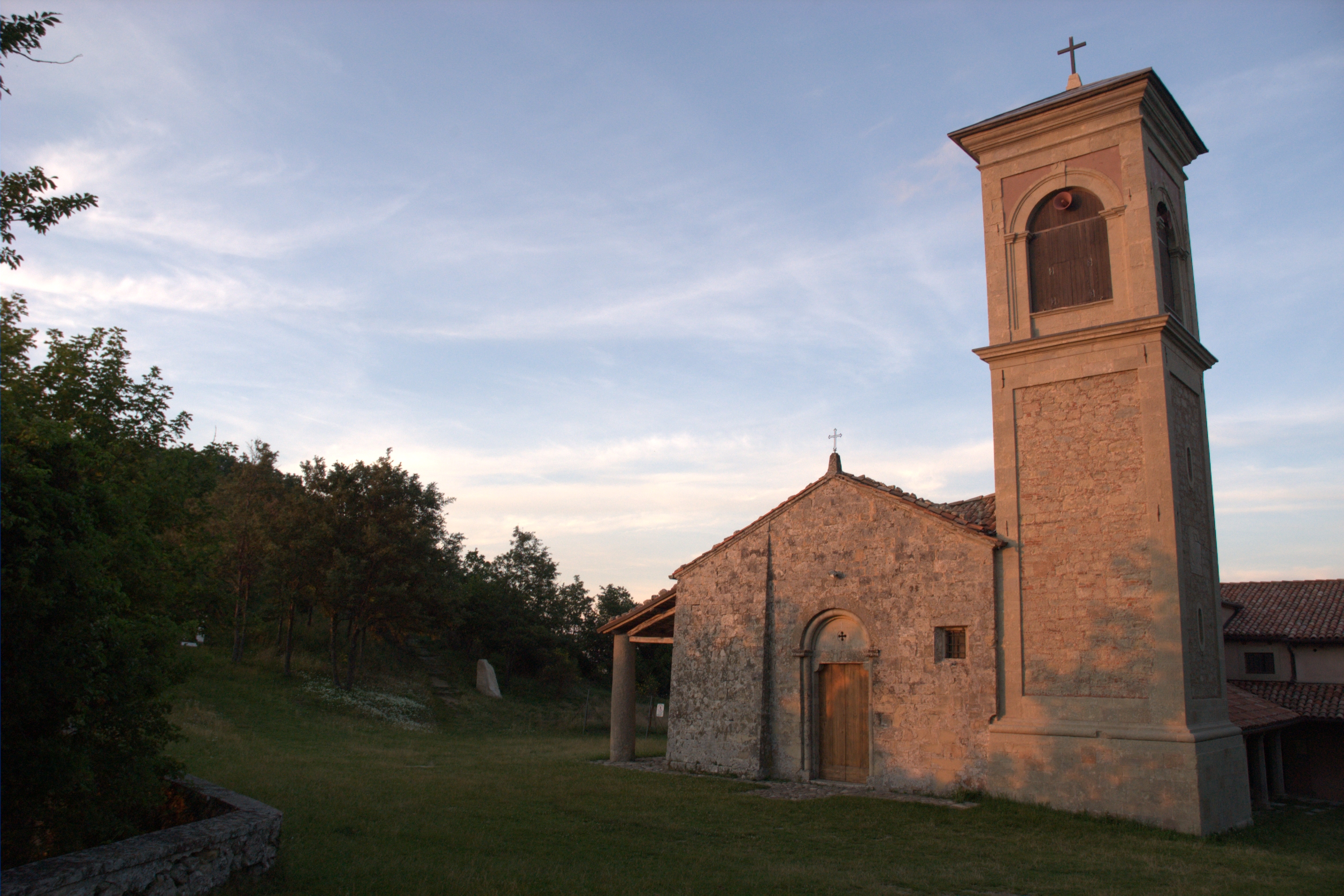 foto: https://upload.wikimedia.org/wikipedia/commons/4/44/Santuario_di_Montovolo.jpg