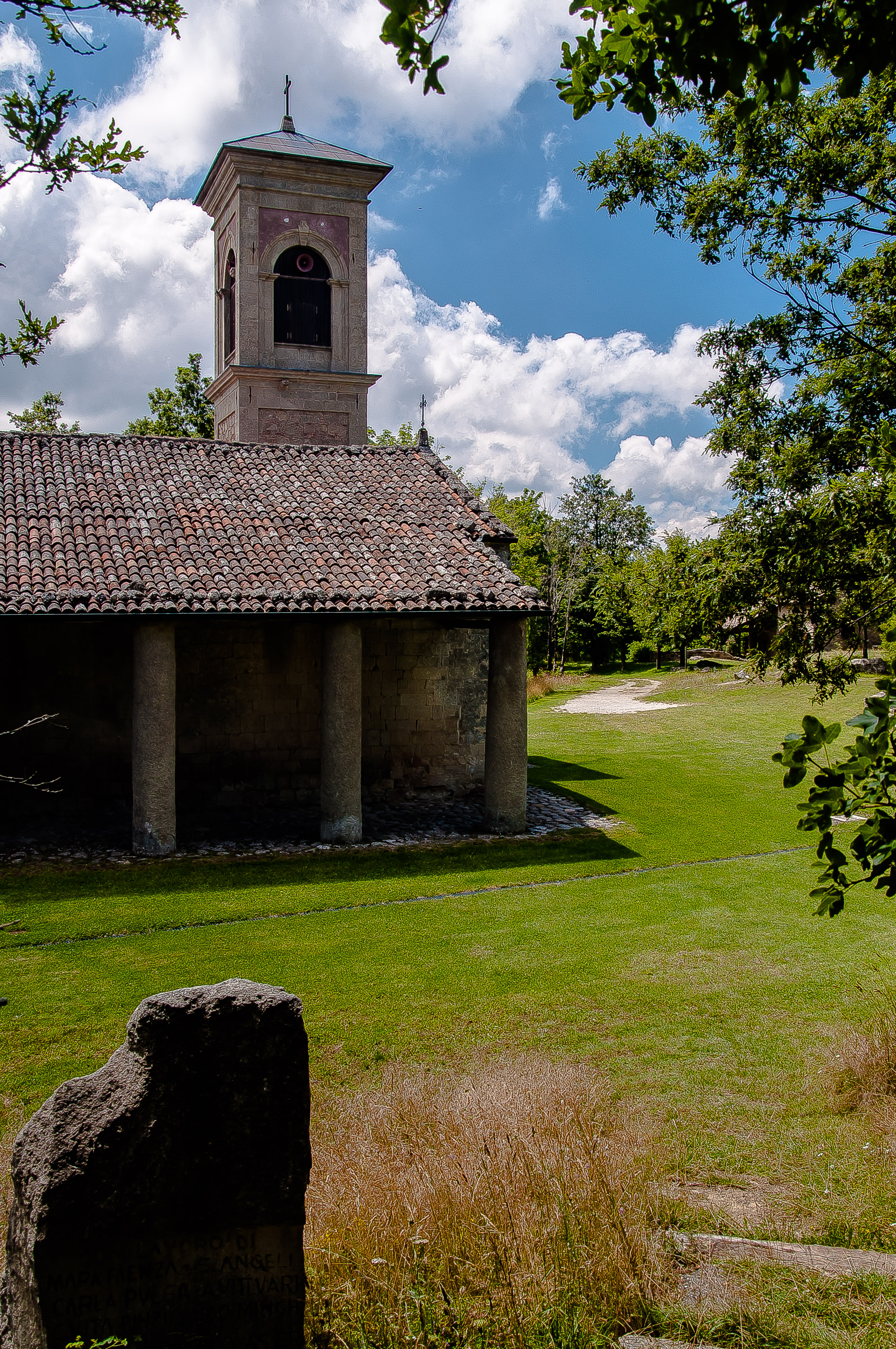 foto: https://upload.wikimedia.org/wikipedia/commons/1/19/Montovolo_-_Santuario_della_Beata_Vergine_della_Consolazione.jpg