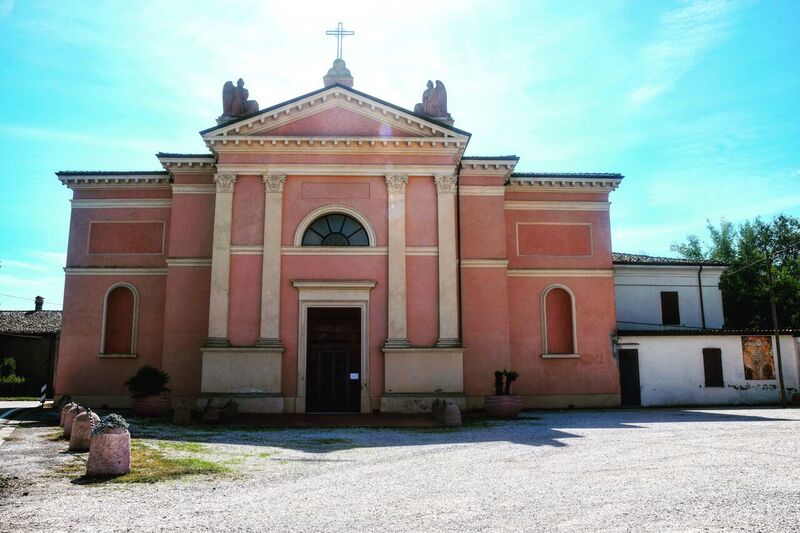 photo: https://upload.wikimedia.org/wikipedia/commons/1/11/Santuario_Madonna_del_Lago_Bertinoro.jpg