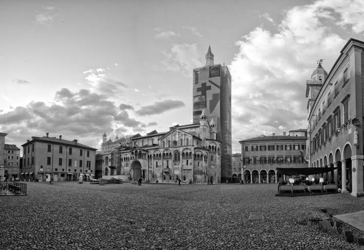 foto: https://upload.wikimedia.org/wikipedia/commons/b/b2/Duomo_di_Modena..jpg